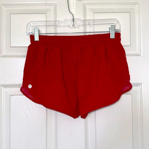 Lululemon Women’s Hotty Hot Shorts - Picture 2 of 2